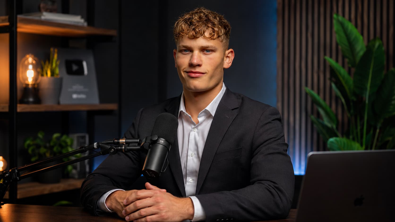 Julian Tschalyj im Studio — Video-Vorschau